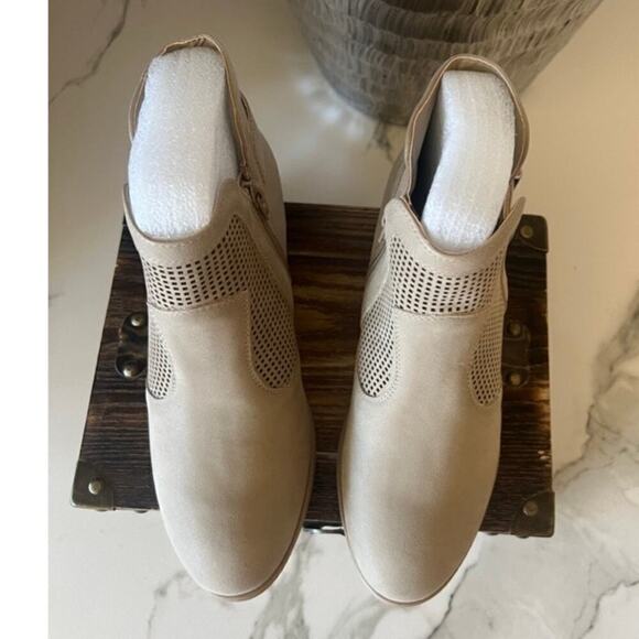 MIA Katrine Booties in Tan - Picture 3 of 10